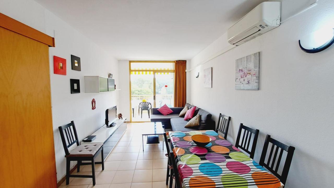 Apartamentos La Masia 002 살루 외부 사진